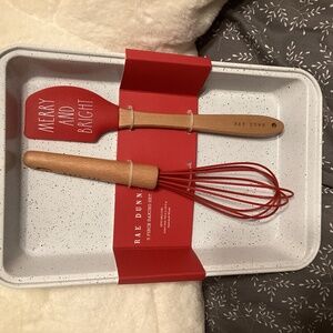 Rae Dunn baking set
